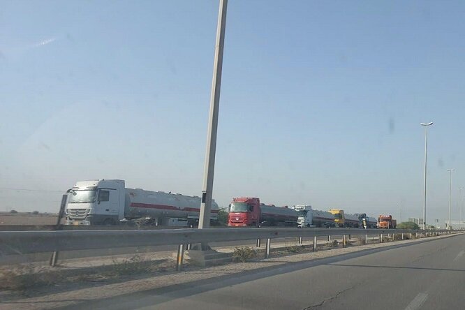 چالش تردد خودروهای ترانزیتی ایرانی و عراقی در بوشهر/ مدیرکل بنادر عذرخواهی کرد