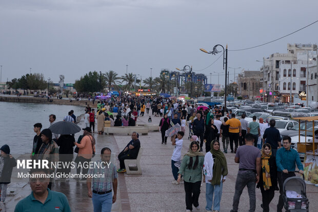 بوشهر میزبان انبوه مسافران نوروزی/مراکزاقامتی و تفریحی توسعه یابد